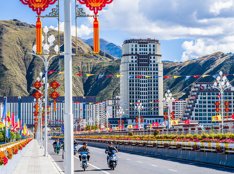 Buildings along the Lhasa River in Lhasa, southwest China's Xizang Autonomous Region, September 25, 2025. /VCG