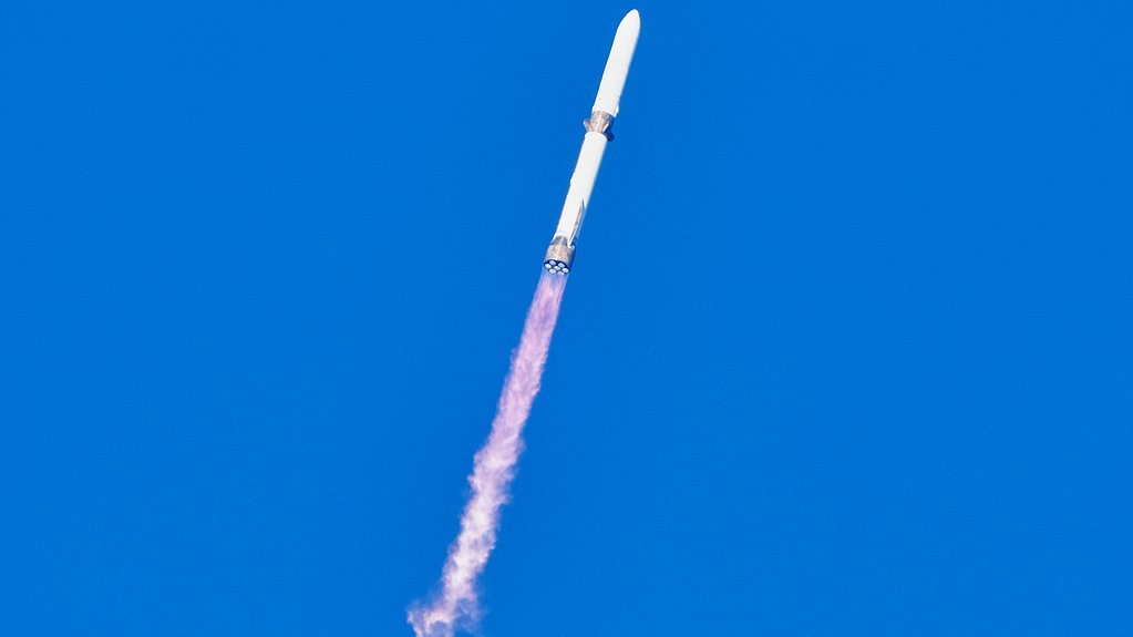 Blue Origin unveils bigger New Glenn rocket to rival SpaceX