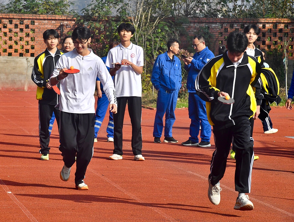 Over 600 young athletes from local primary and secondary schools took part in a fun sports meet held in Xinyang City, Henan Province, November 5, 2025. /CFP