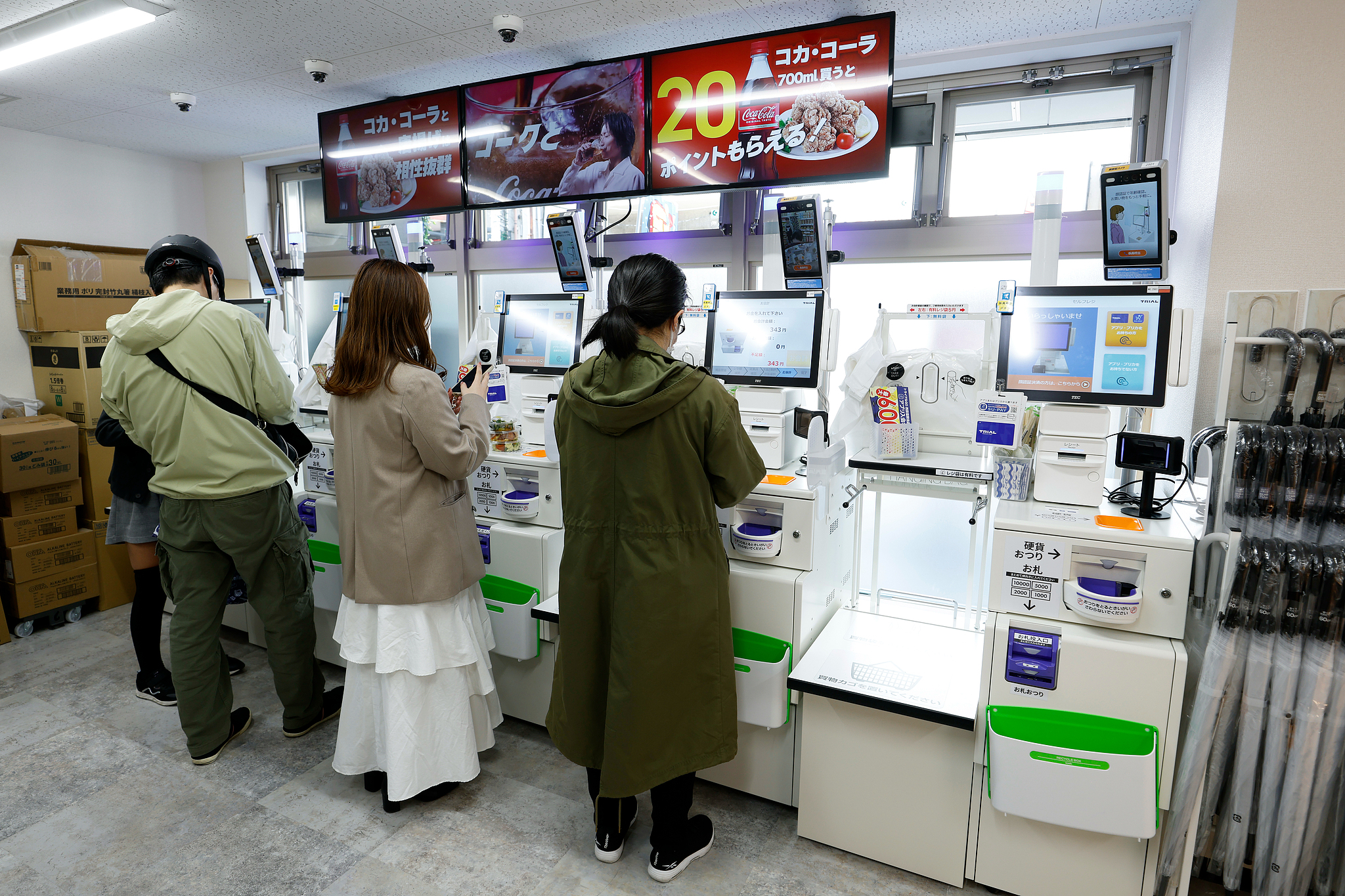 Customers use self-checkout machines at a Trial Go store in Tokyo, Japan, on November 7, 2025. /VCG