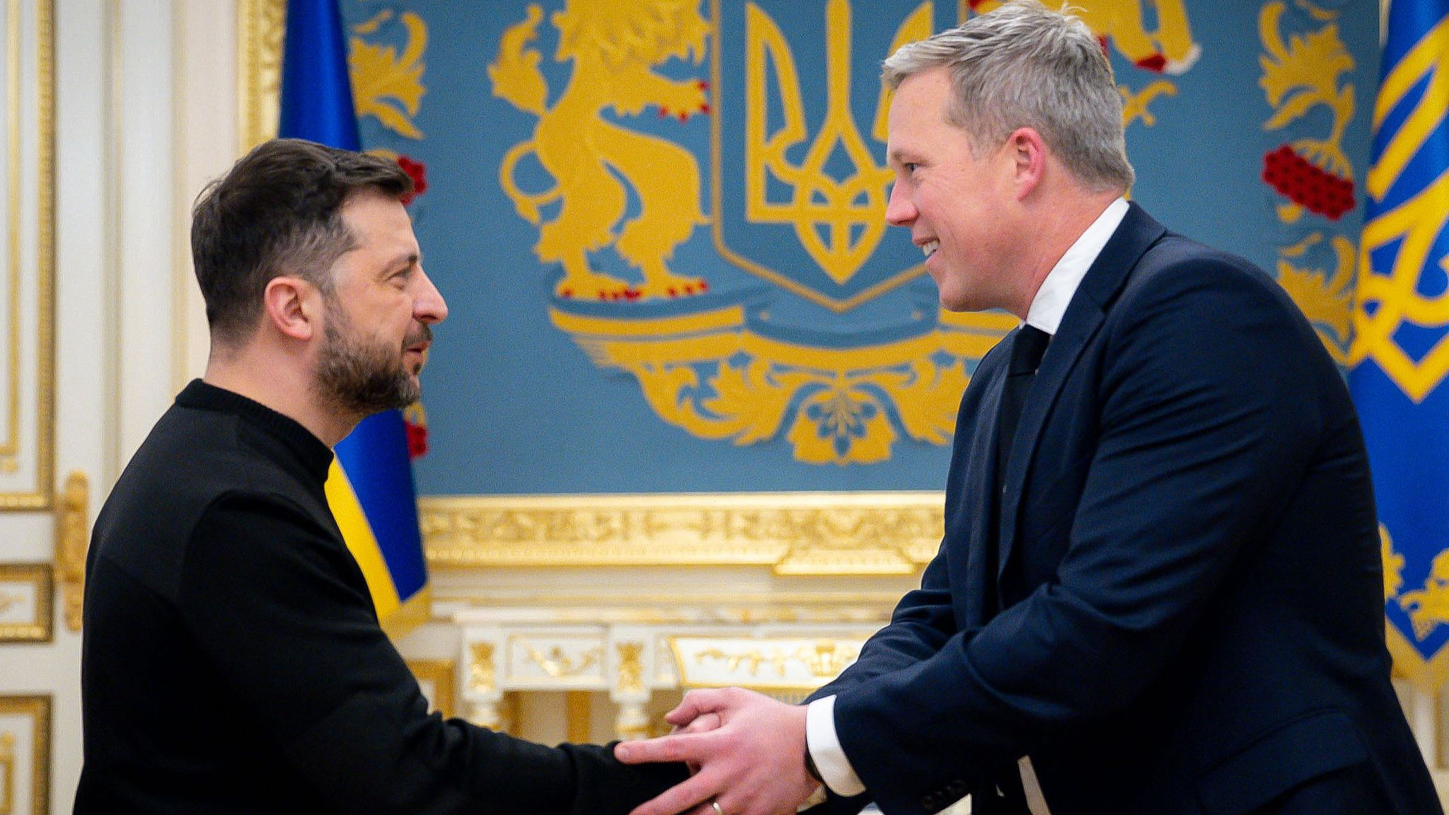 U.S. army secretary meets Zelenskyy as Russia captures key city