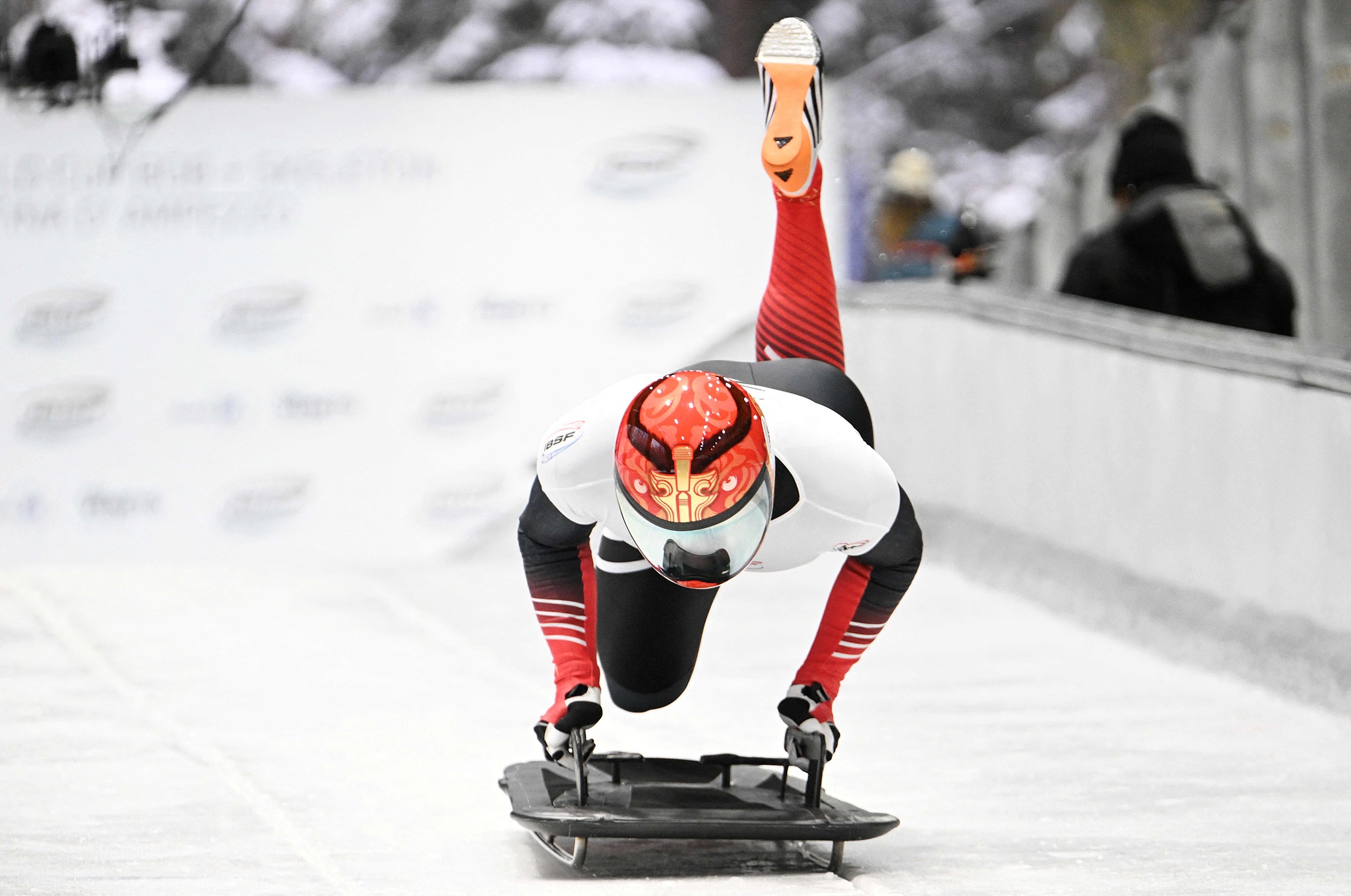 Yin Zheng of China competes in the men's skeleton event at the International Bobsleigh and Skeleton Federation (ISBF) World Cup in Cortina, Italy, November 21, 2025. /VCG