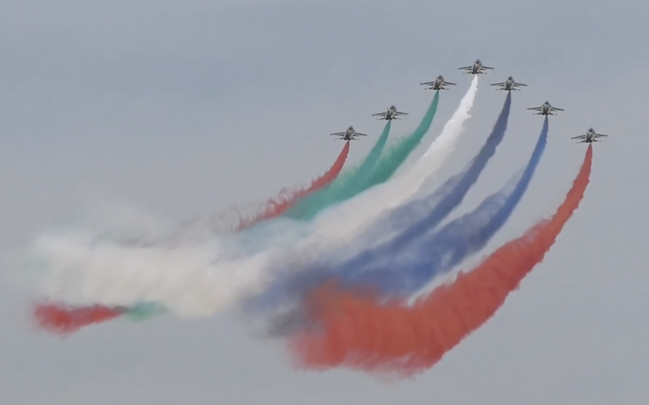 Fursan Al Emarat perform with Chinese-made L-15A trainer jets. /CMG