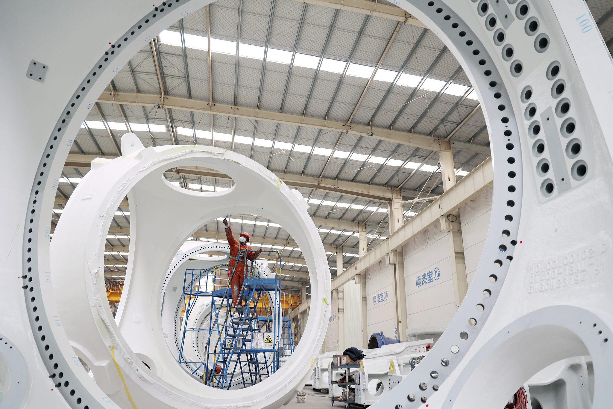 Workers are seen busy working at a wind power equipment manufacturing enterprise in Binzhou City, Shandong Province, January 5, 2024. /VCG