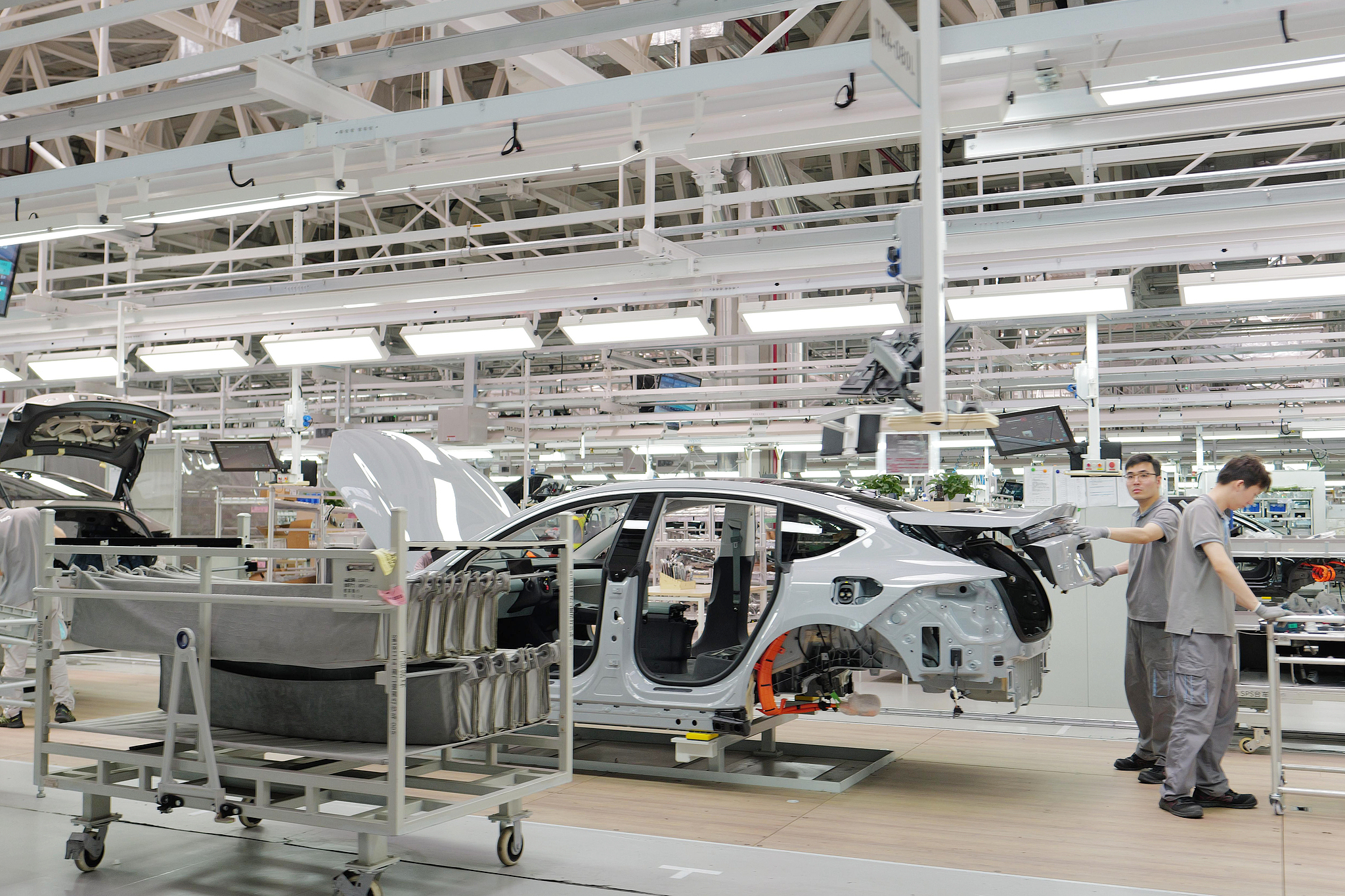 Employees on a production line of Nio Inc. Onvo L60 electric vehicles at the company's factory in Hefei, Anhui Province, China, April 25, 2025. /VCG
