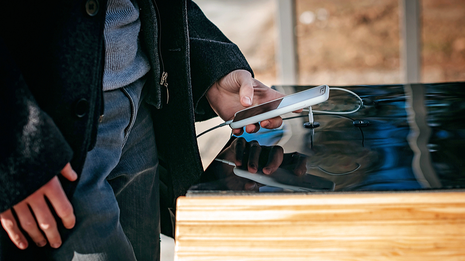 UAE warns travelers of rising data-theft risks at public chargers