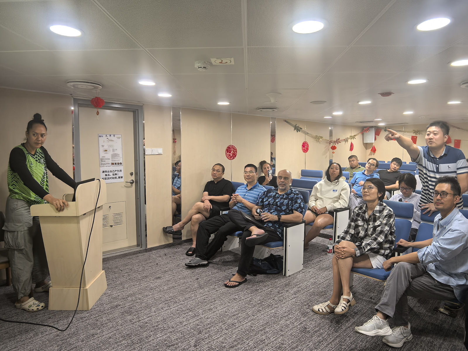 China and the Cook Islands jointly hold an academic exchange aboard the research vessel the Da Yang Hao. /Ministry of Natural Resources