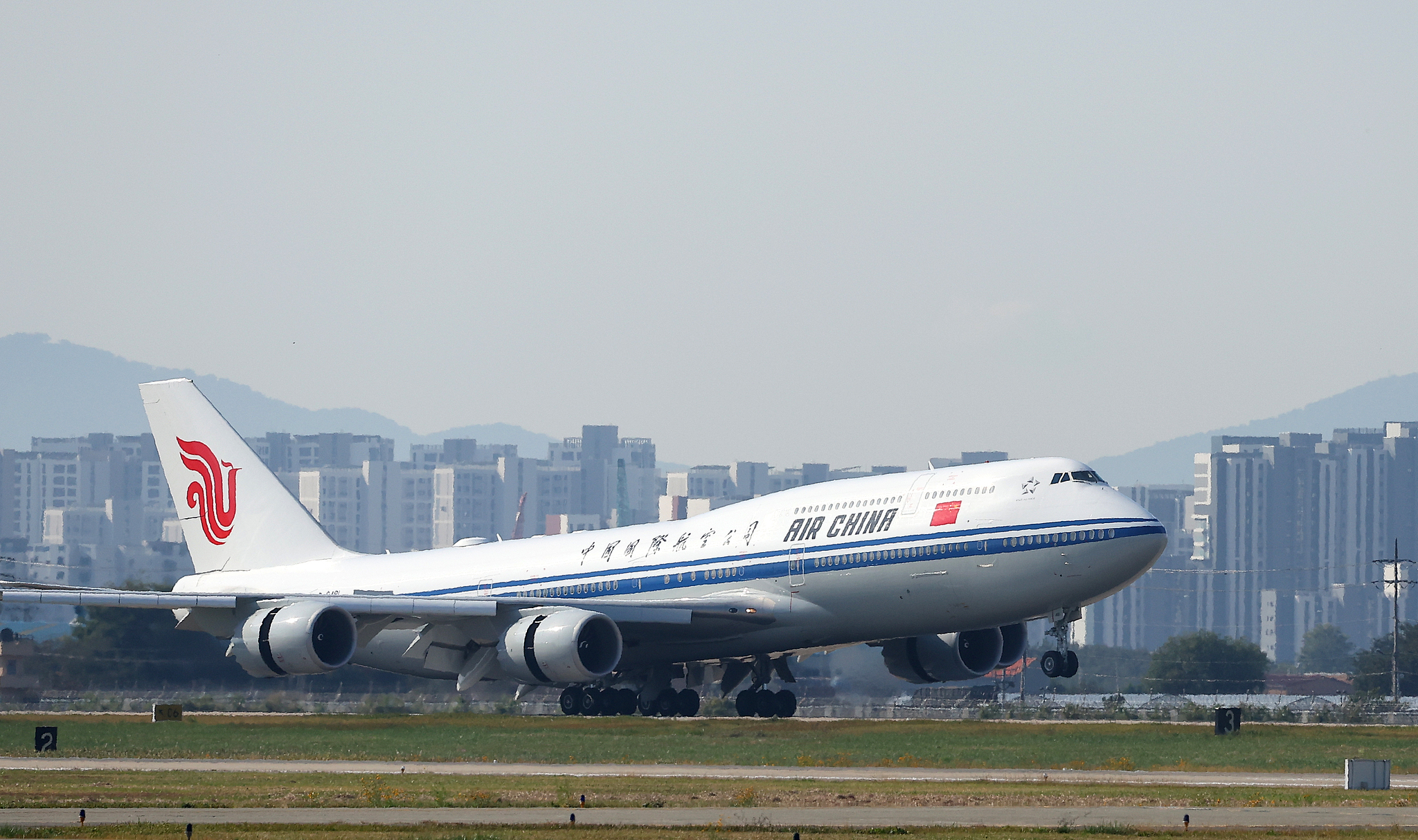 Chinese President Xi Jinping arrives in Busan, South Korea to attend the 32nd APEC Economic Leaders' Meeting and pay a state visit to the Republic of Korea (ROK), October 30, 2025. He met with U.S. President Donald Trump in Busan on the same day. / CFP