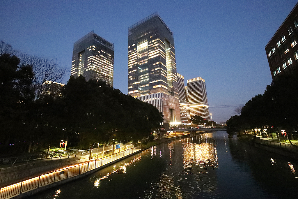 Night view of the Shanghai Stock Exchange, Shanghai, China, Feb. 13, 2025. / VCG 