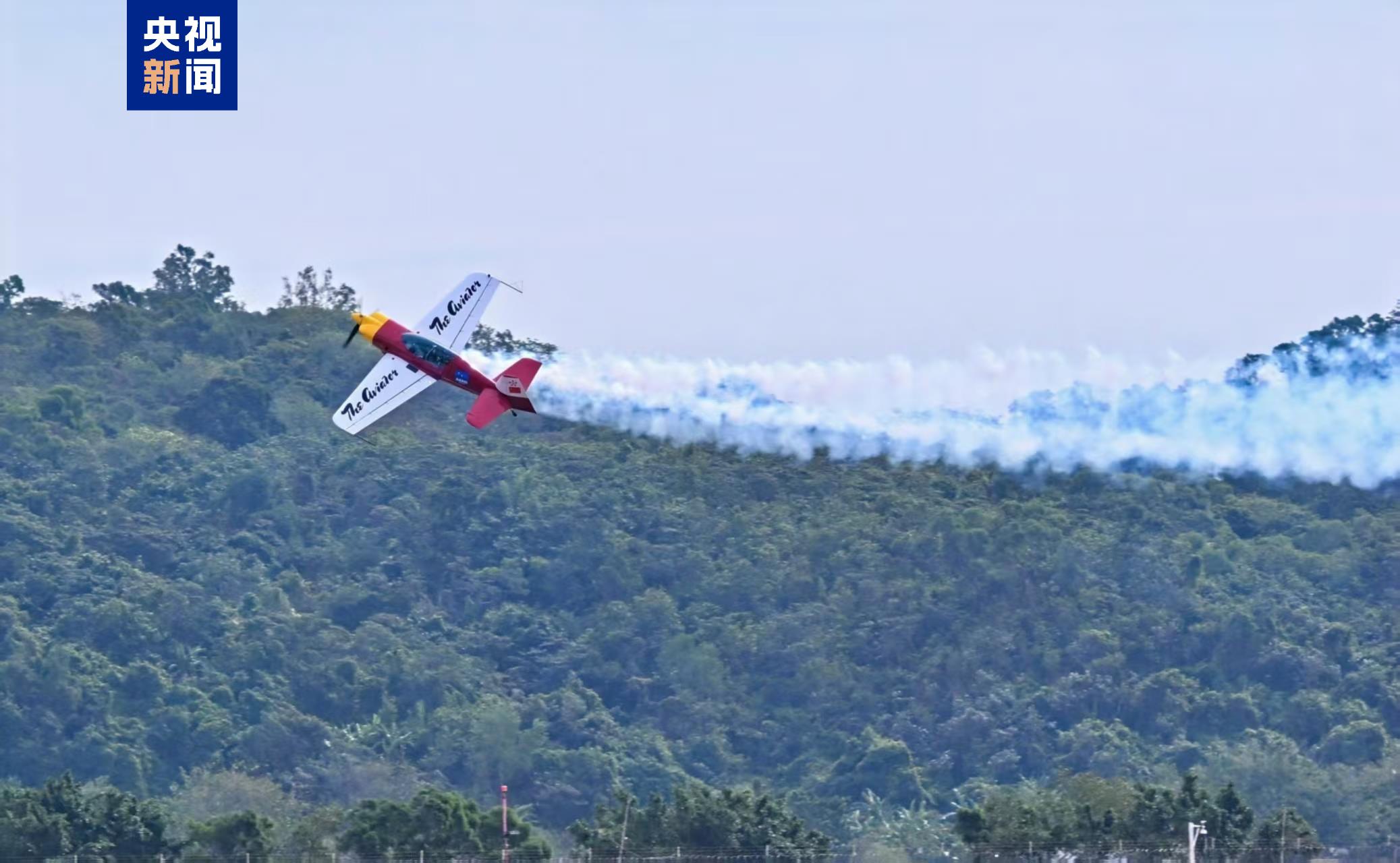 A plane flies overhead, Zhuhai, China. /CMG