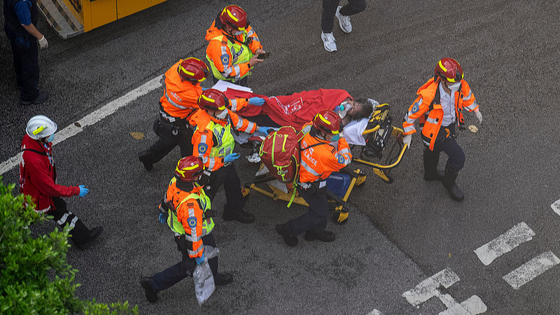 Health workers evacuate a woman from a fire at Wang Fuk Court, a residential estate in the Tai Po district of New Territories, the Hong Kong Special Administrative Region, south China, November 27, 2025. /VCG