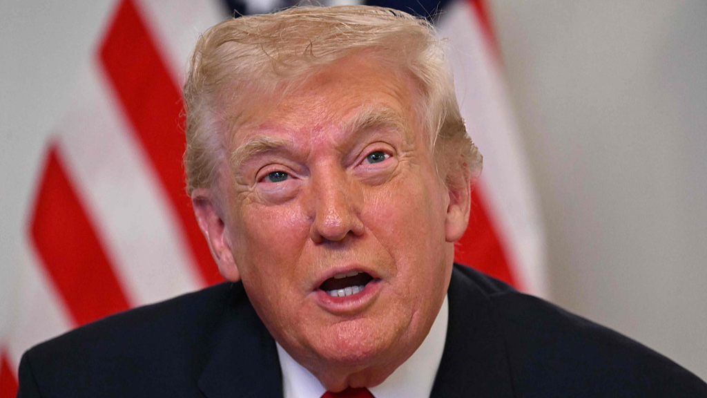 U.S. President Donald Trump participates in a video call with military service members in Palm Beach, Florida, November 27, 2025. / VCG