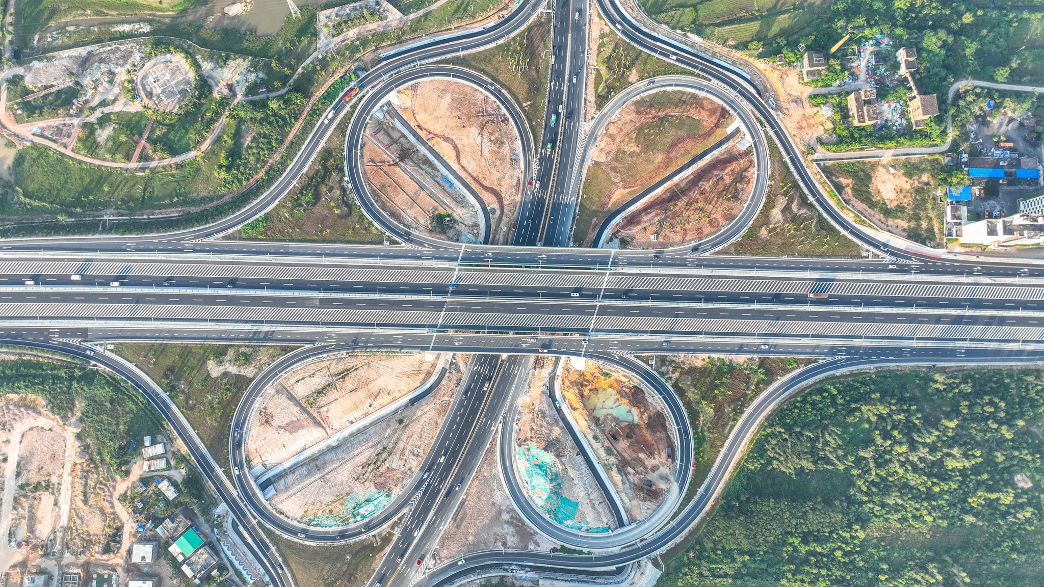 Upgraded interchange boosts connectivity on Hainan expressway