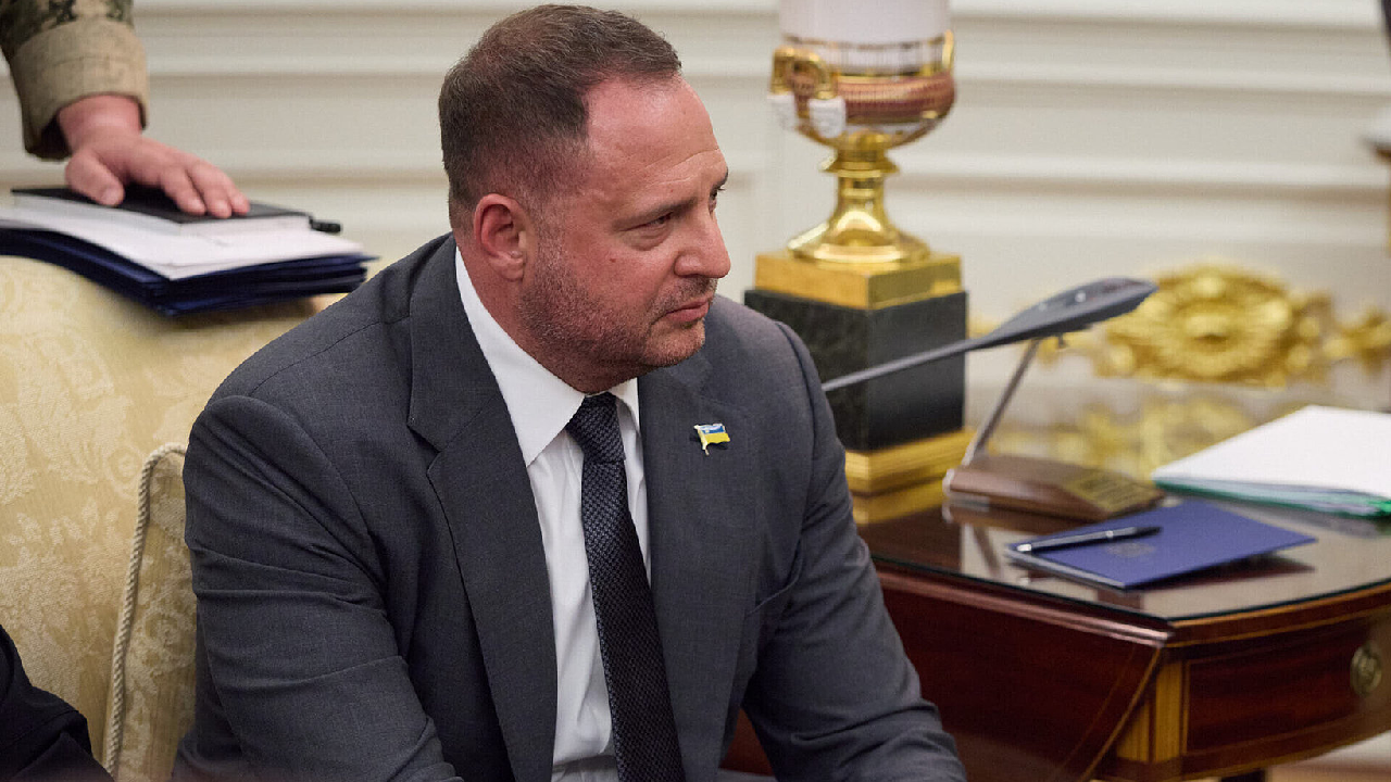 Ukraine's anti-corruption authorities search home of president's aide