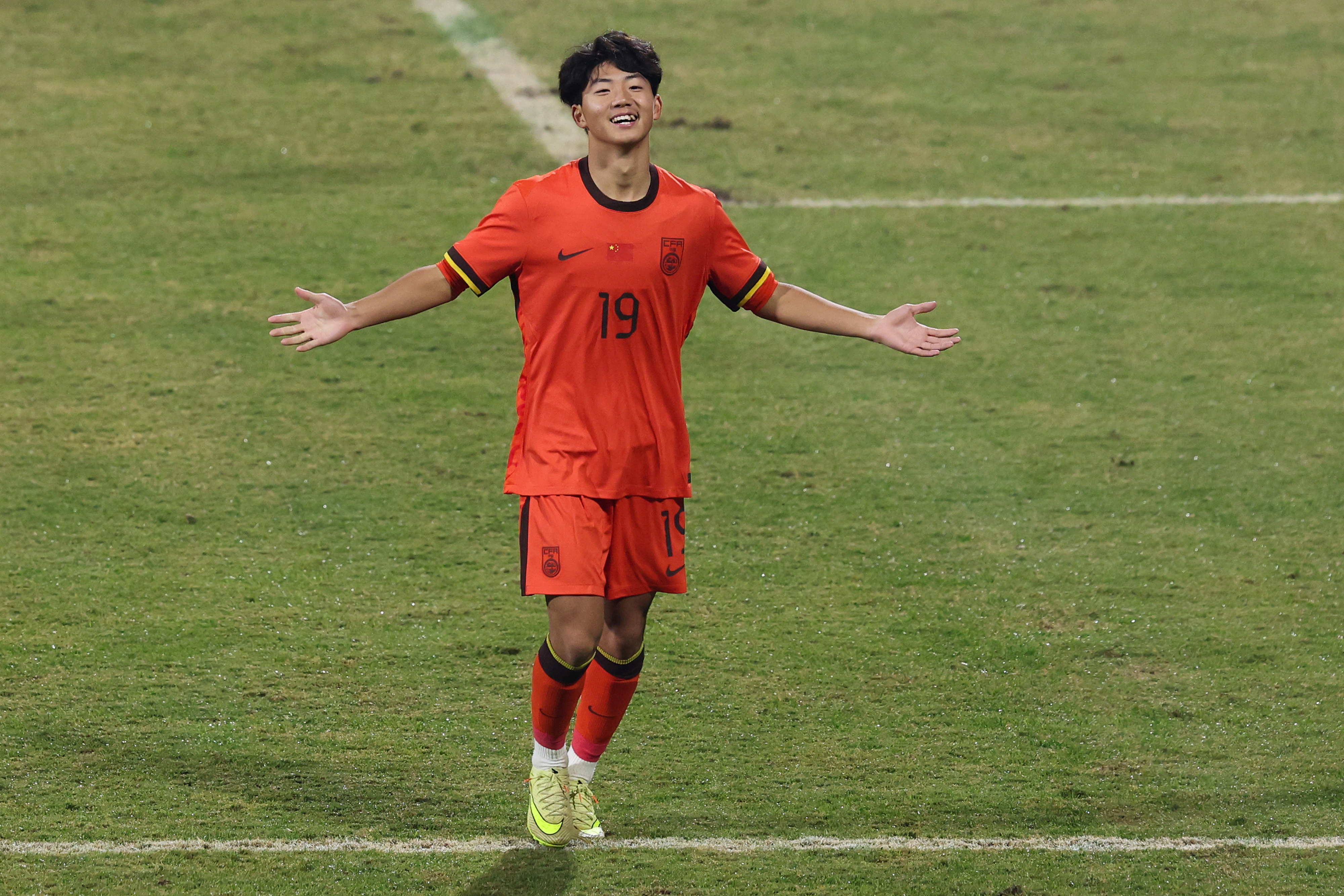 During the 4th round of the 2026 AFC U-17 Asian Cup qualifiers, Wan Xiang celebrated after scoring his first goal for China against Sri Lanka in Chongqing, China, November 28, 2025. /VCG
