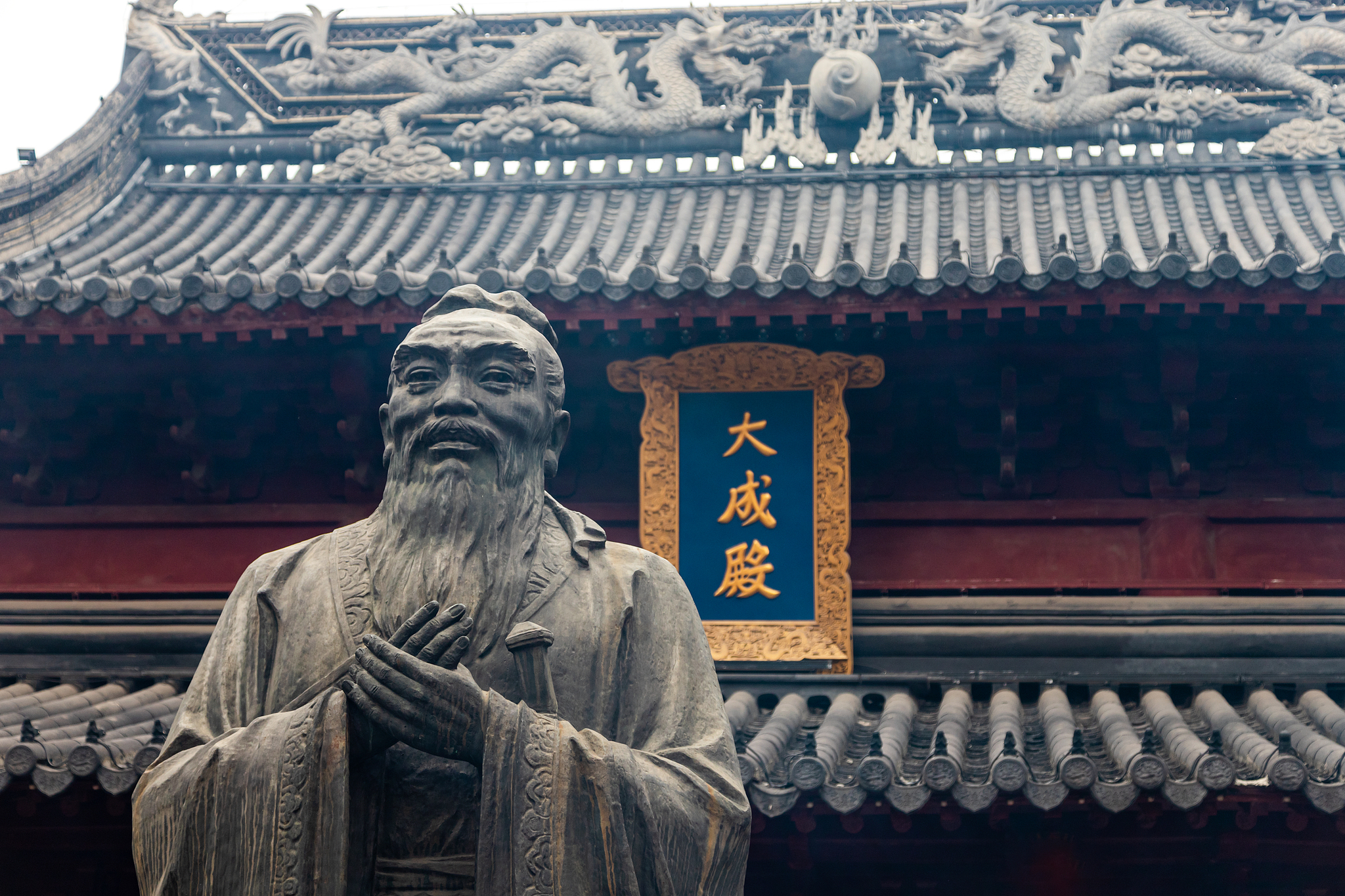 Statue of Confucius at the Confucius Temple Qinhuai River Scenic Area in Nanjing City, Jiangsu Province, China. /VCG