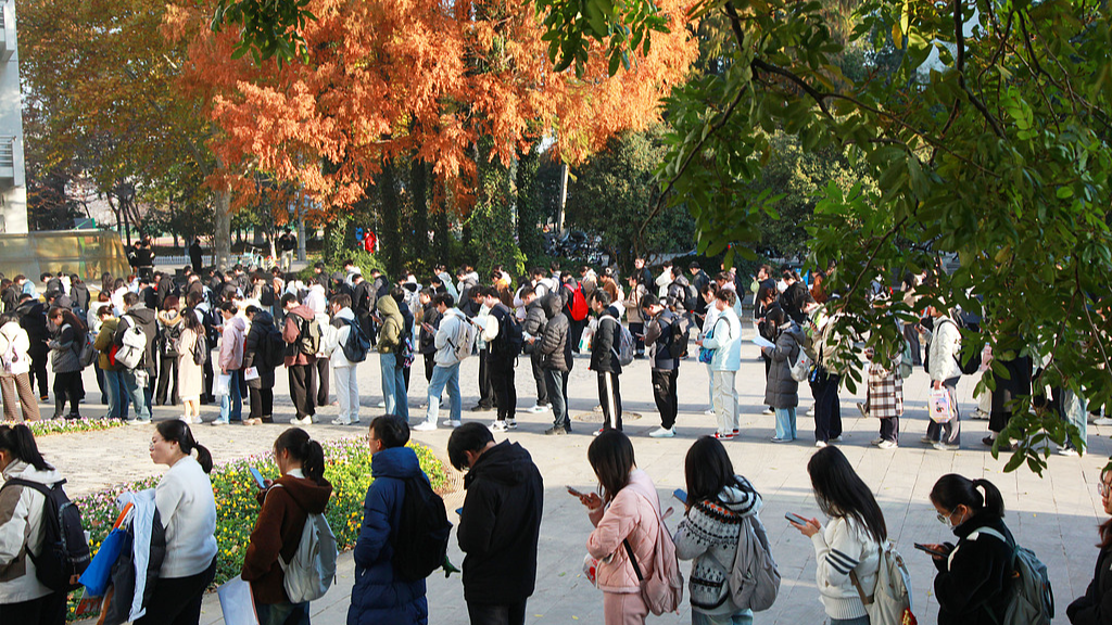 People wait in line for the national civil service examination in a college, Nanjing City, east China's Jiangsu Province, November 30, 2025. /VCG