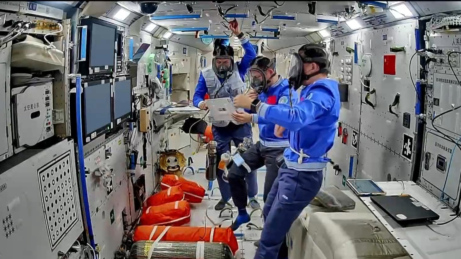 Shenzhou-21 crew advances key space experiments in orbit