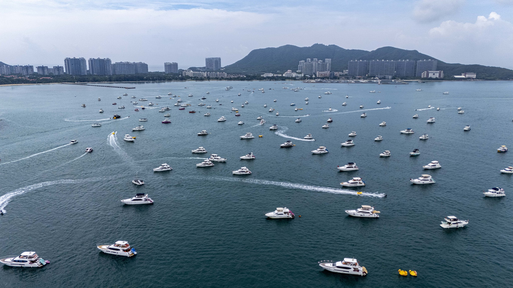 Yachts cruise across the waters off Sanya, Hainan Province. /VCG