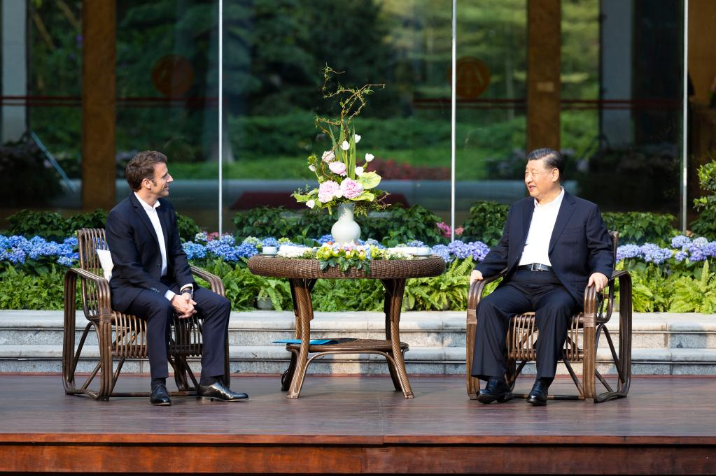 Chinese President Xi Jinping and French President Emmanuel Macron have tea by the water, enjoying the view and discussing the past and present, at the Pine Garden in Guangzhou, south China's Guangdong Province, April 7, 2023. /Xinhua