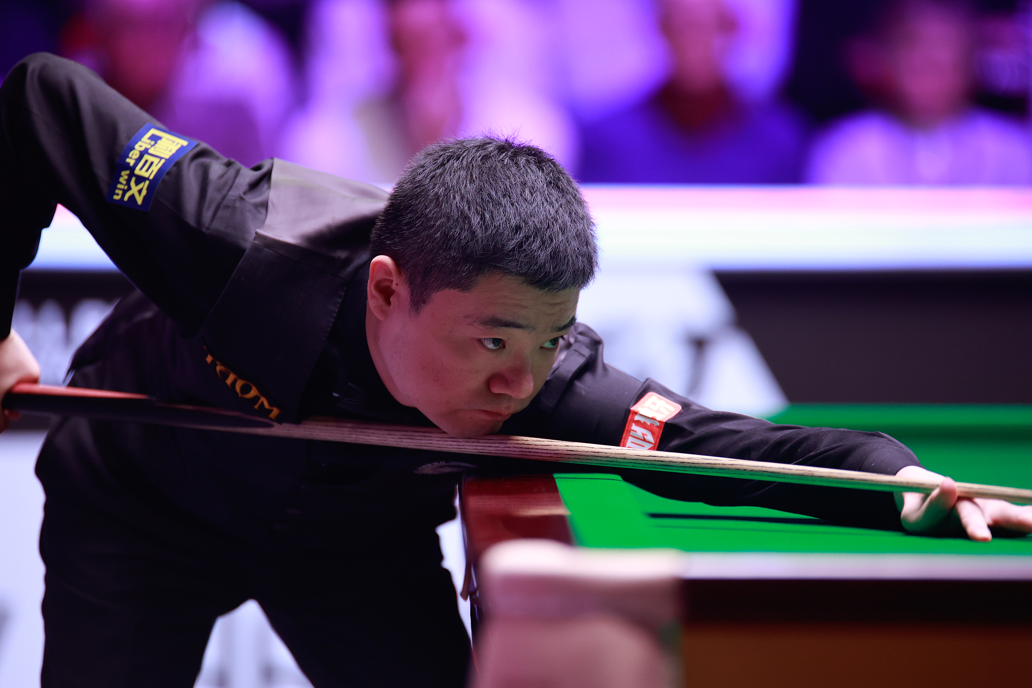China's Ding Junhui hits a shot against China's Xu Si in a round of 32 match at the UK Championship in York, England, December 1, 2025. /VCG