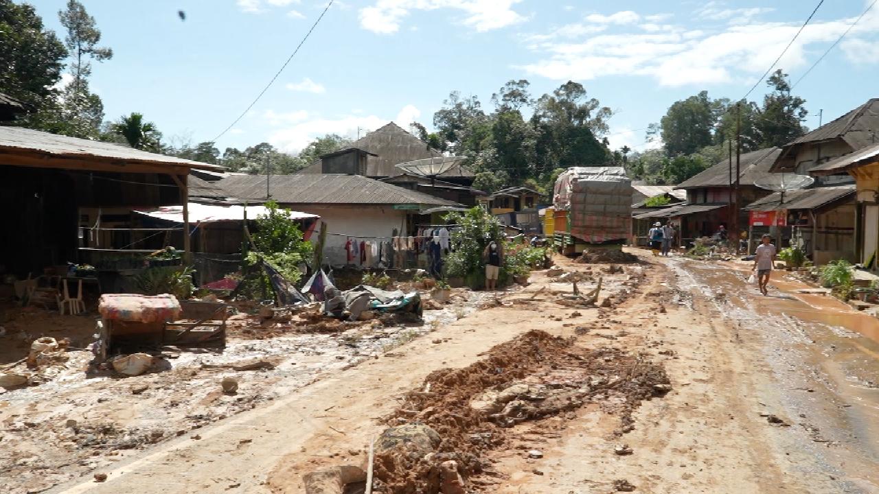 Recovery efforts continue after floods and landslides in Indonesia - CGTN