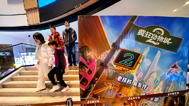 China's year-end box office surpasses 2 billion yuan