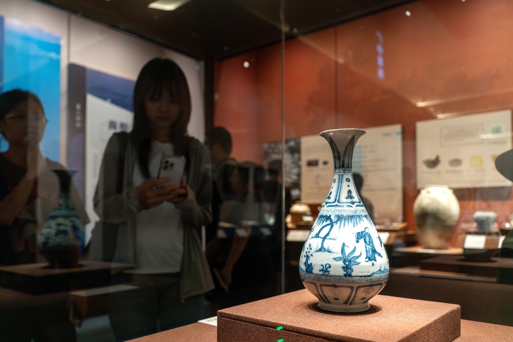 A Yuan Dynasty vase is displayed at the 