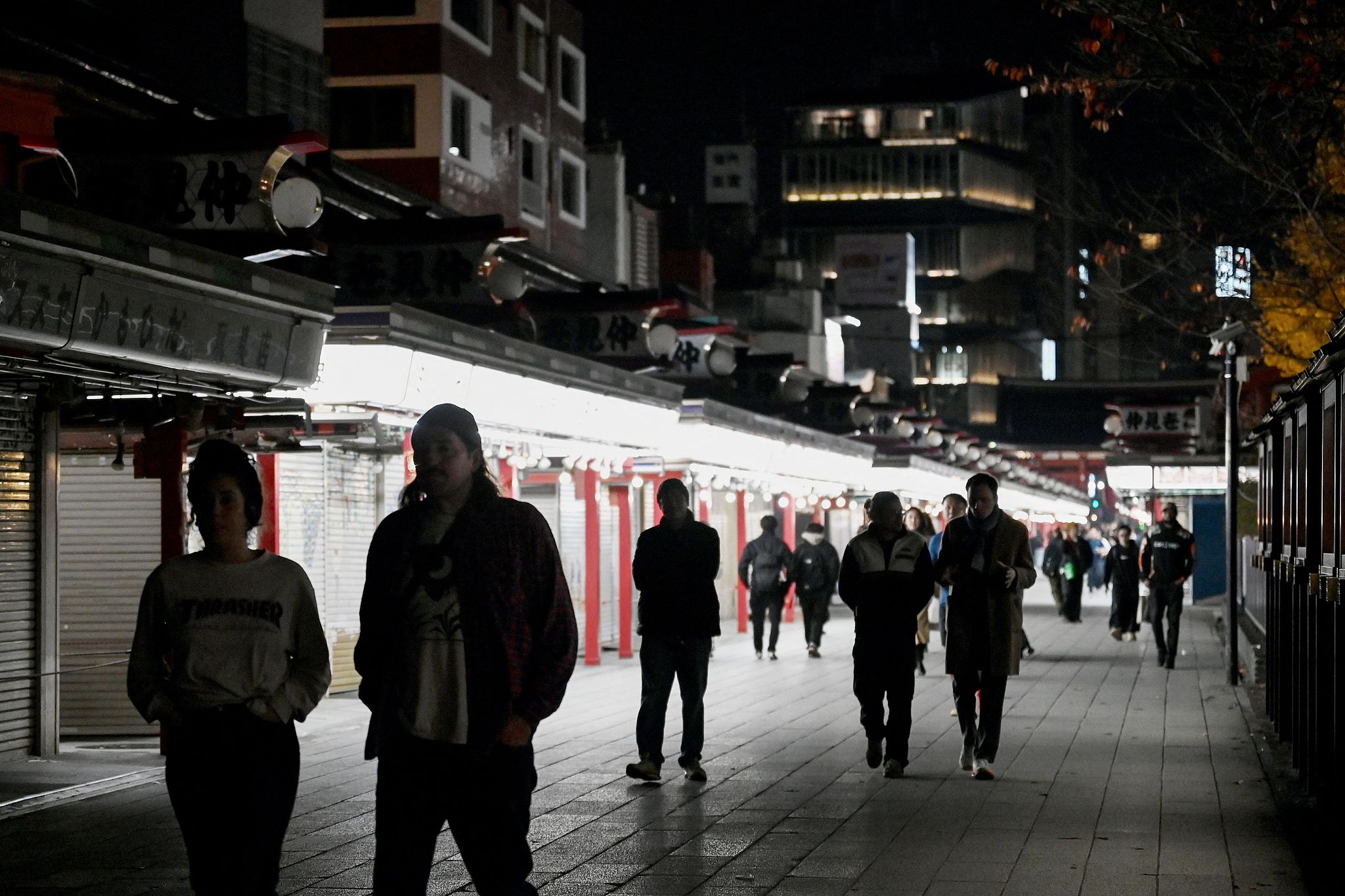 People walk at the Sensoji Temple in Tokyo, Japan on December 1, 2025. /VCG 