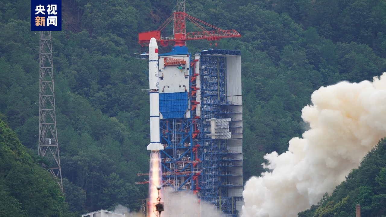 China launches the SVOM aboard a Long March-2C rocket from the Xichang Satellite Launch Center. /CMG