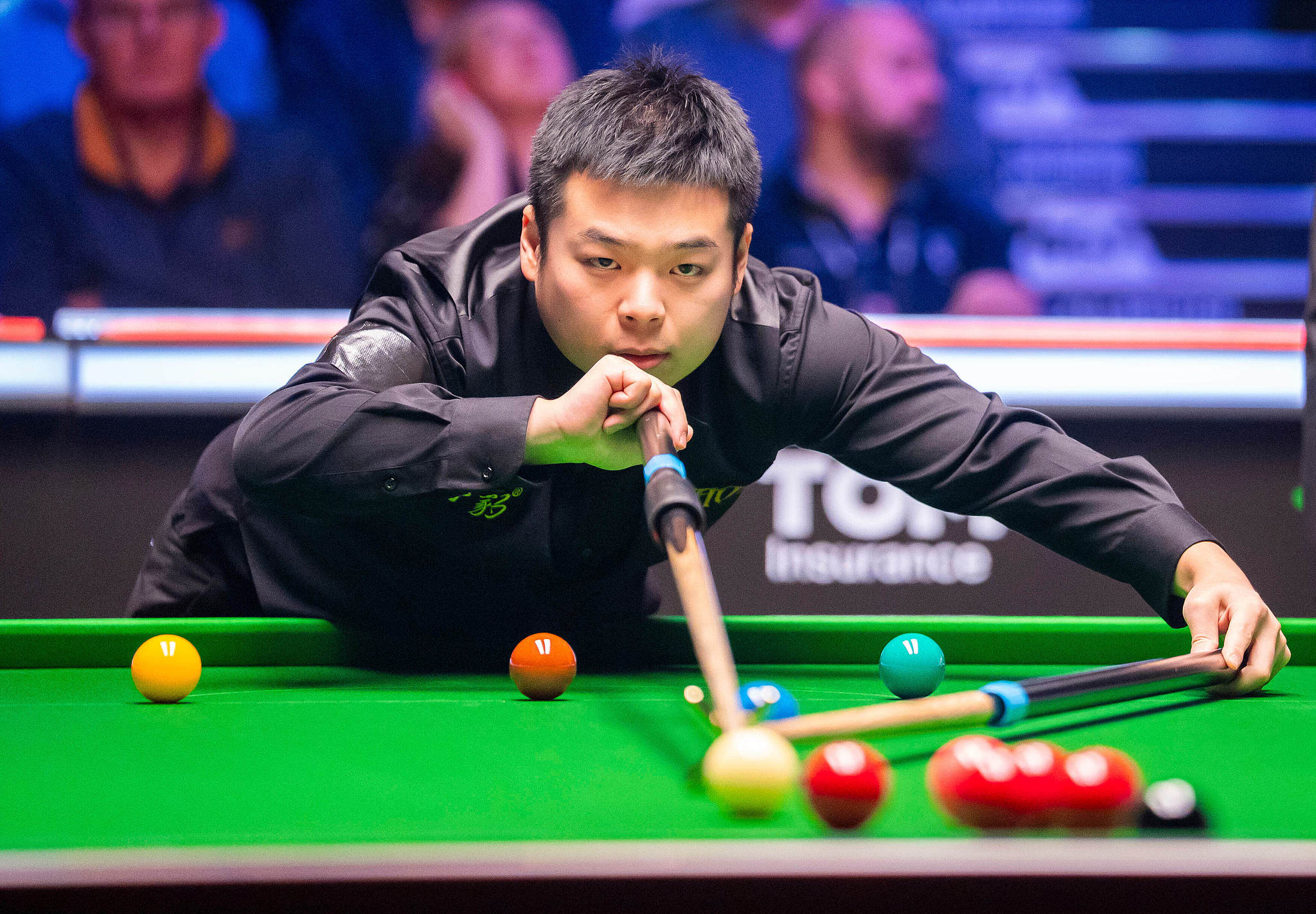 Pang Junxu of China hits a shot against Mark Williams of Wales during a round of 16 match at the World Snooker Tour UK Championship in York, England, December 3, 2025. /VCG