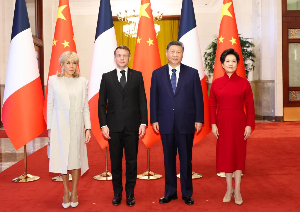 Chinese President Xi Jinping and his wife Peng Liyuan pose for photos with French President Emmanuel Macron and his wife Brigitte Macron ahead of talks between the two leaders in Beijing, capital of China, December 4, 2025. Xi held talks with Macron, who is on a state visit to China, at the Great Hall of the People in Beijing on Thursday. /Xinhua
