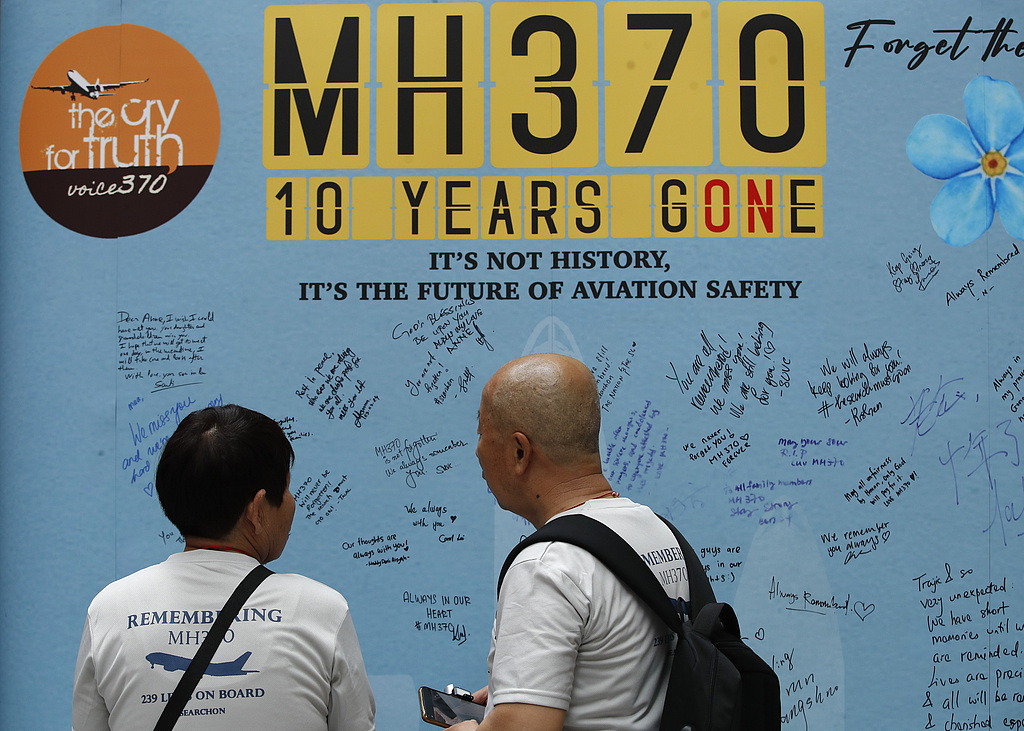 Family members from China of passengers on board Malaysia Airlines Flight 370 look at the message board during the 10th annual remembrance event in Kuala Lumpur, Malaysia, March 3, 2024. /CFP