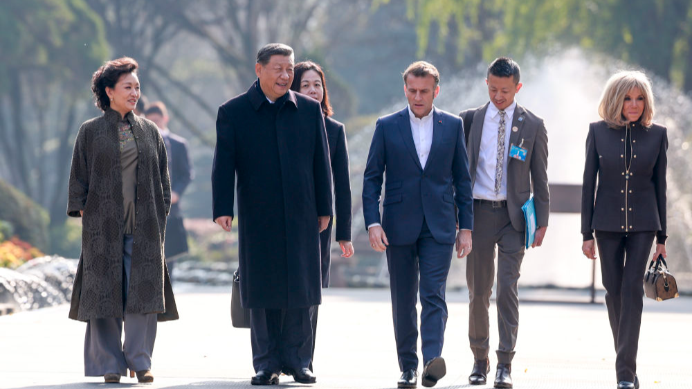 Xi, Macron have friendly exchanges in China's Chengdu