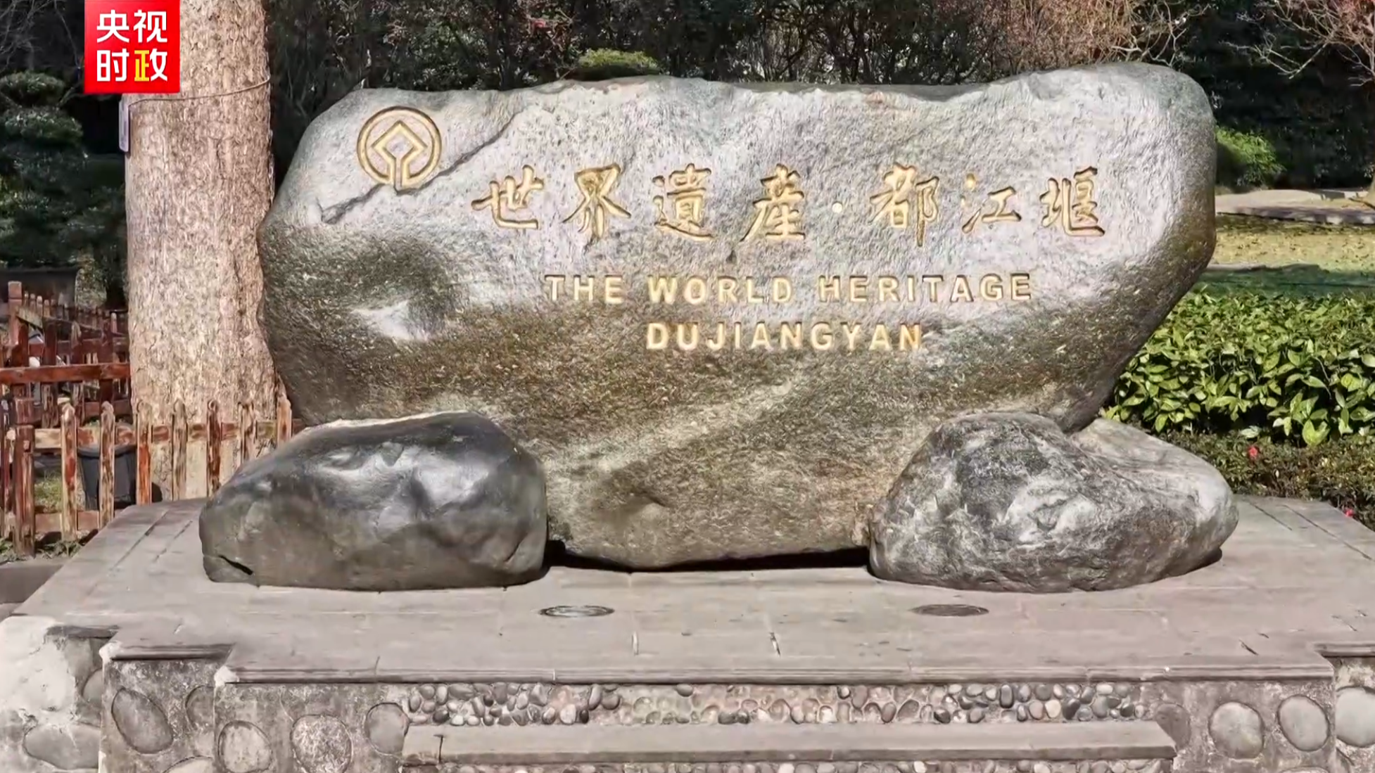 President Xi, Macron hold informal meeting in China's Sichuan