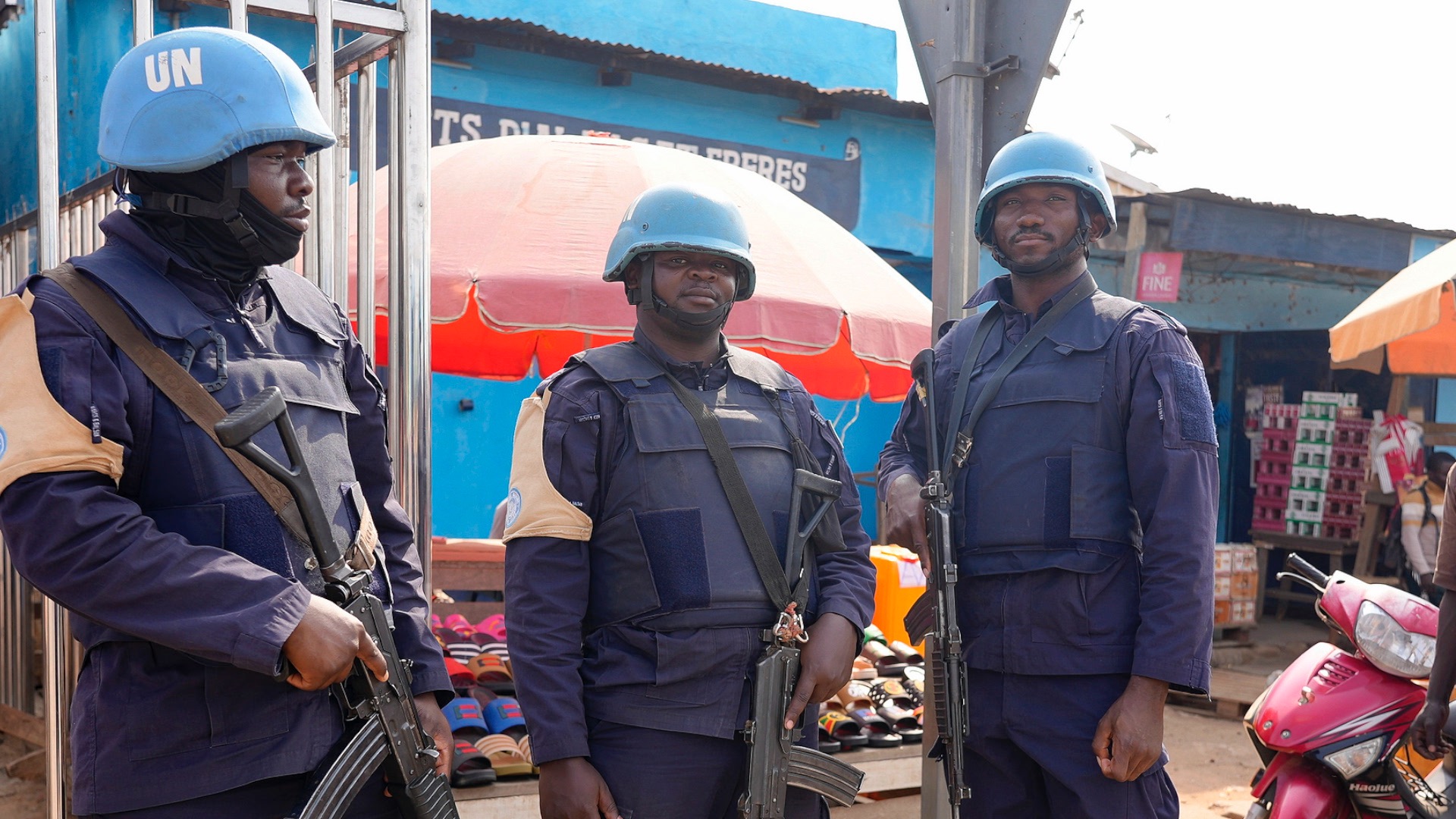 A file photo of United Nations peacekeepers standing in a market in Bouar, Central African Republic. /VCG