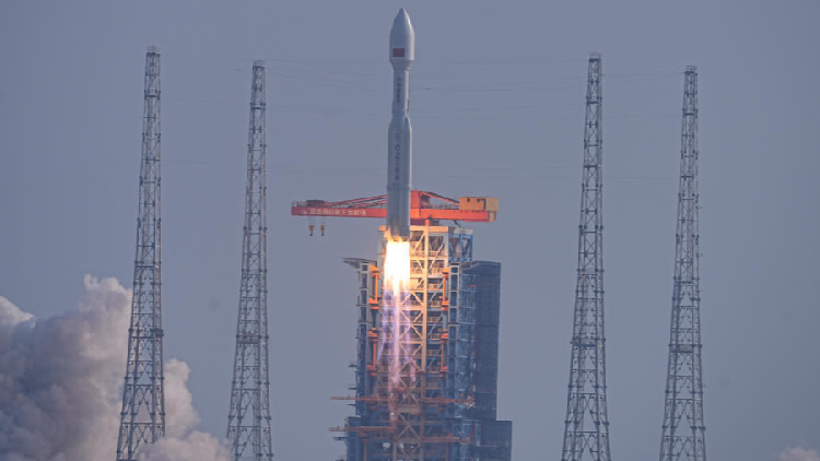 China launches 14th group of low-orbit internet satellites into space
