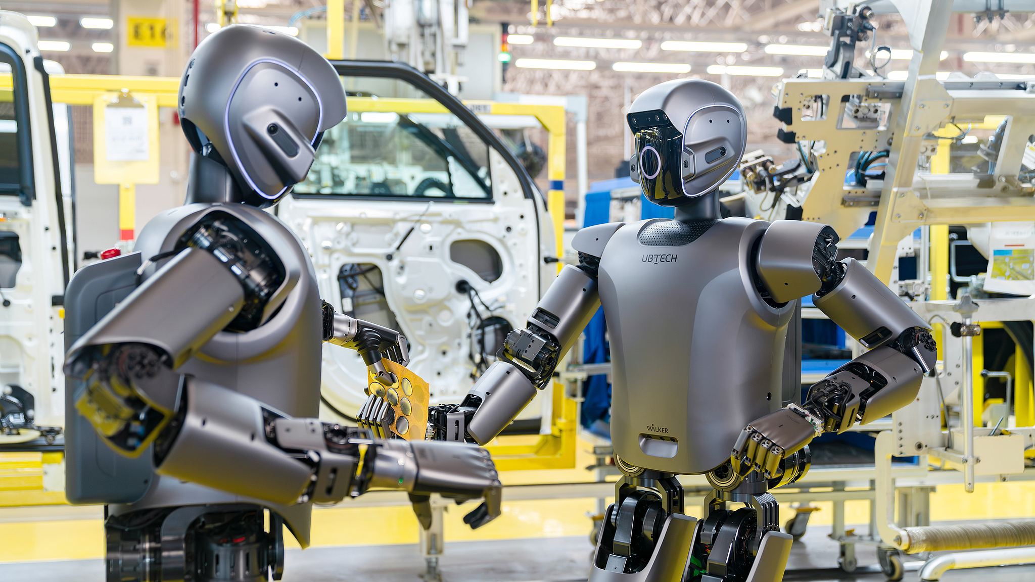 Industrial humanoid robots carry out multi-machine, multi-scenario, and multi-task coordinated training at the Zeekr 5G Intelligent Factory in Ningbo, Zhejiang Province, March 3, 2025. /VCG