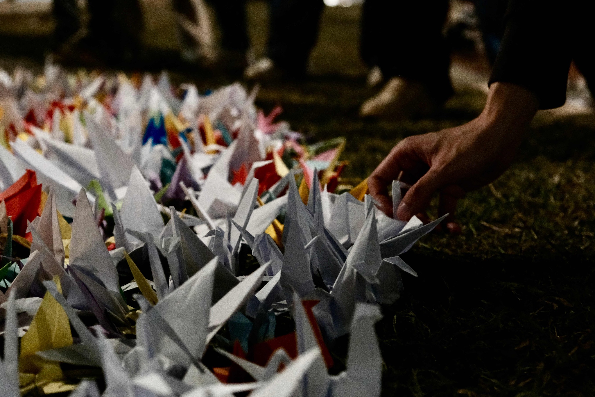 A mourner places a paper crane during a vigil held outside the Wang Fuk Court apartment blocks in the aftermath of the deadly November 26 fire in Hong Kong's Tai Po district on December 3, 2025. /CFP
