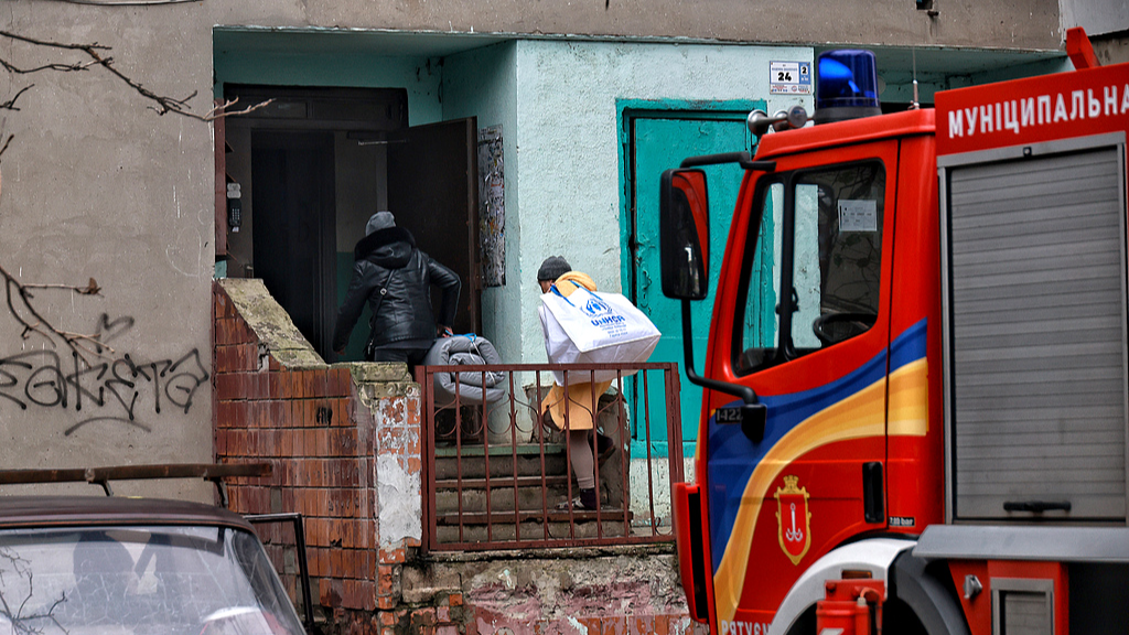 Women walk into a residential building hit in a Russian attack in Odesa, Ukraine, December 4, 2025. /VCG