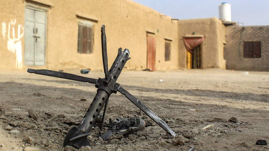 A mortar lies on the ground near a damaged house in Chaman following overnight cross-border fire between Pakistan and Afghanistan, December 6, 2025. /VCG