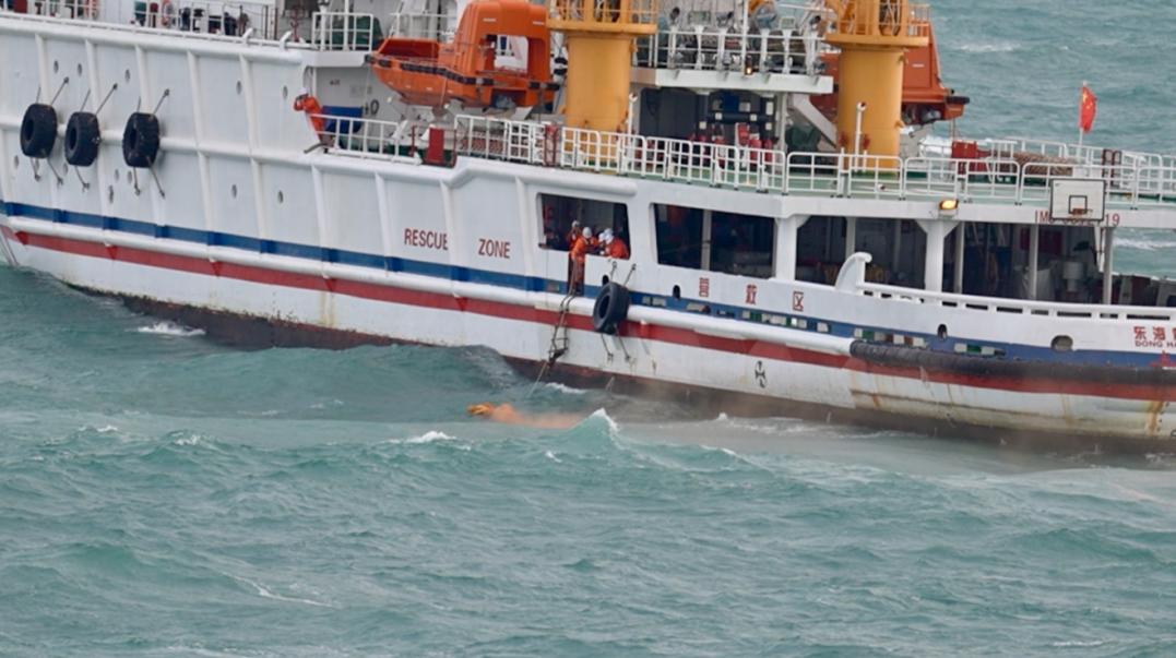 Rescuers simulate the situation of a person who has fallen overboard in the Taiwan Shoal, Taiwan, China, December 6, 2025. /CGTN
