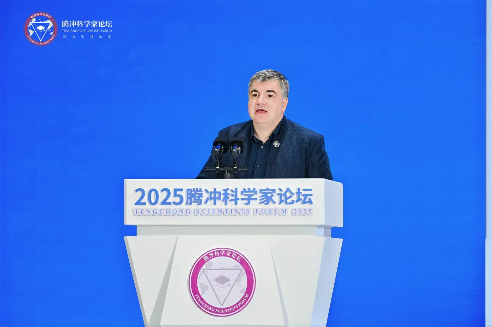 Konstantin Novoselov, Nobel Laureate in Physics, delivers a keynote speech at the opening ceremony of this year's Tengchong Scientists Forum in southwest China's Yunnan Province /CGTN
