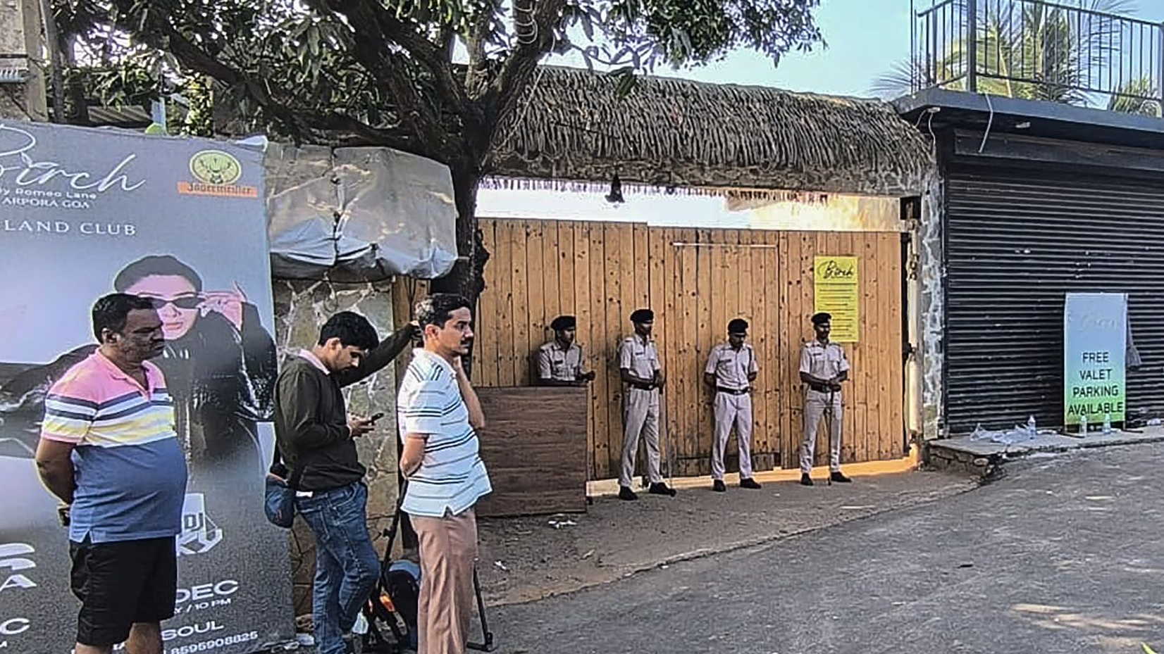 Police personnel stand guard outside a nightclub following a fire, Goa, India, December 7, 2025. /VCG