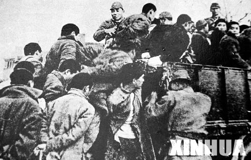 Japanese invaders bound large numbers of young men from Nanjing and took them to the outskirts for mass executions. /Xinhua