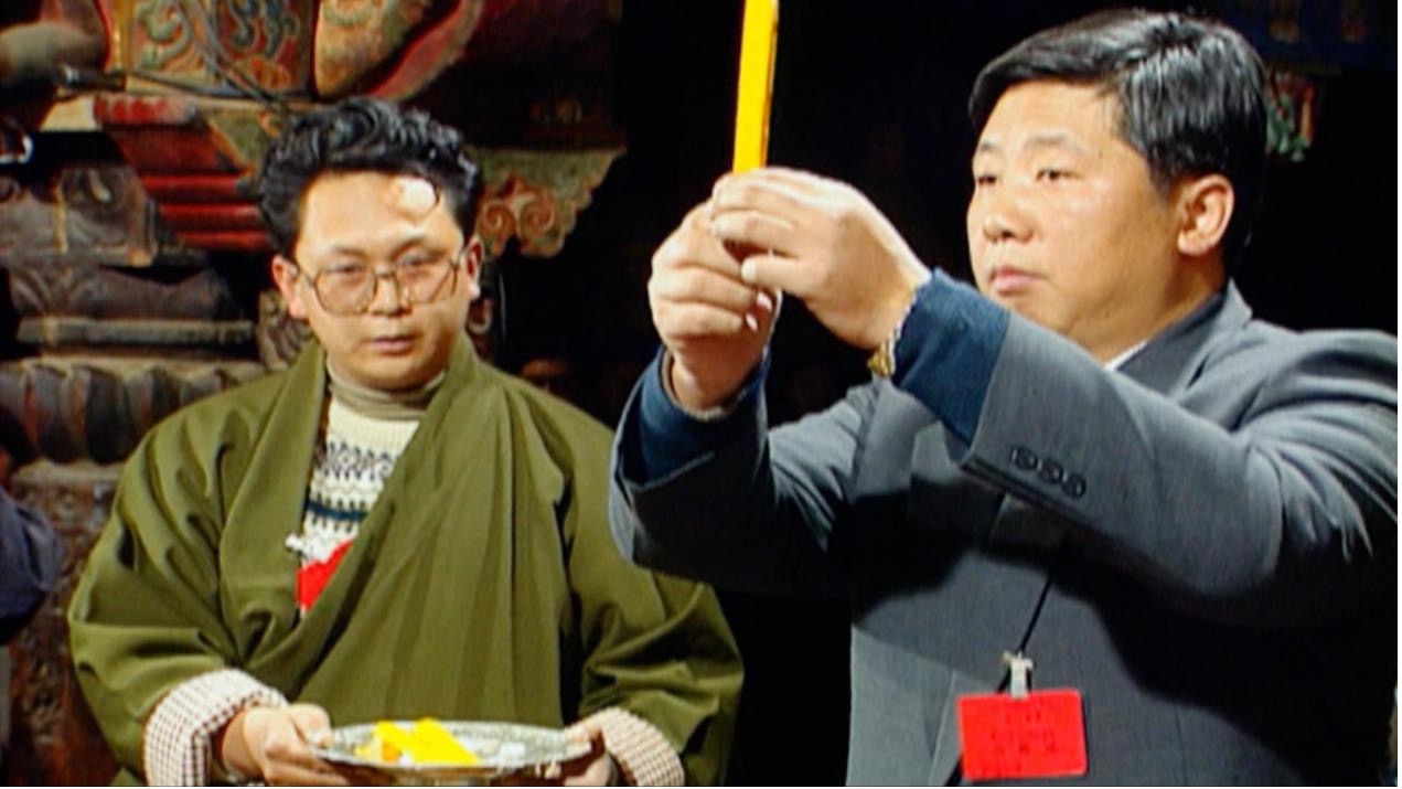Gyaltsen Norbu is identified as the reincarnation of the 10th Panchen Erdeni through the Golden Urn Ceremony at Jokhang Temple, Lhasa, Xizang Autonomous Region, China, November 29, 1995. /CMG