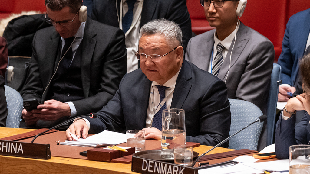 Chinese permanent representative to the UN Fu Cong speaks during the UN Security Council meeting on the maintenance of peace and security of Ukraine at UN Headquarters, November 20, 2025. /VCG 