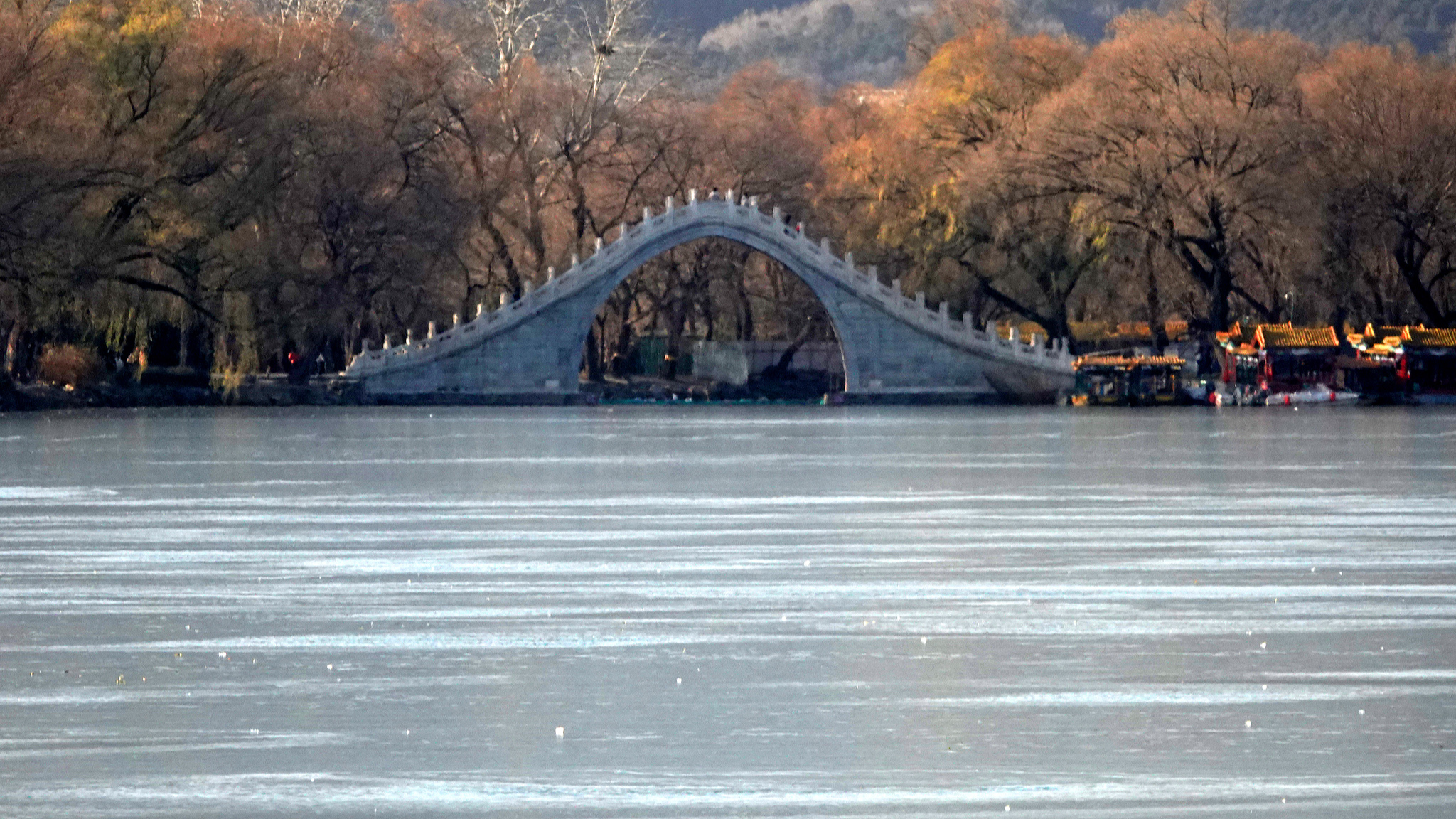 Kunming Lake, frozen in winter at the Summer Palace in Beijing, north China, December 7, 2025. /VCG