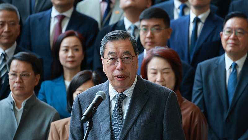 Andrew Leung Kwan-yuen, president of the Seventh Legislative Council, speaks during a press briefing with both incumbent and newly elected Legislative Council members at the Legislative Council Complex in Hong Kong Special Administrative Region, south China, December 9, 2025. /VCG