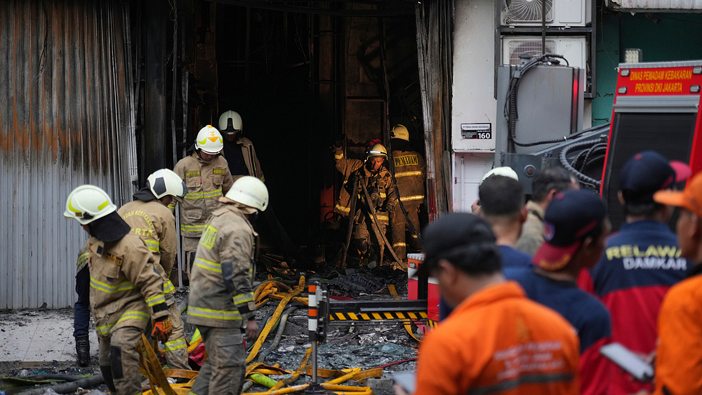 Live: Massive fire breaks out at seven-story building in Jakarta, Indonesia 